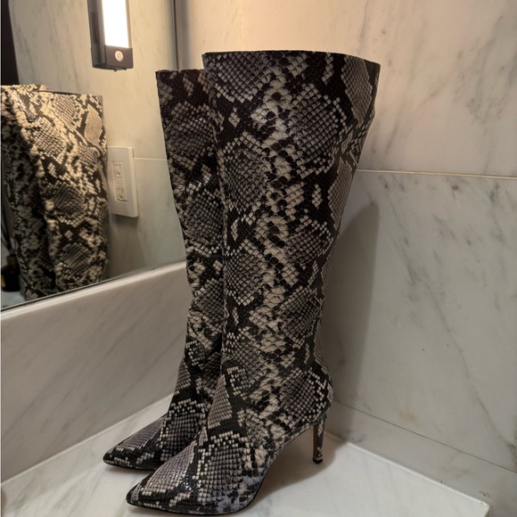 Kenneth Cole Boots - Picture 3 of 5